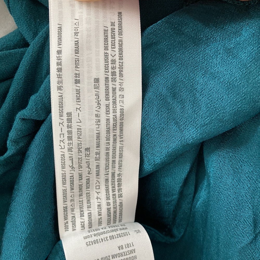 Size small Abercrombie & Fitch dress released circa 2017. Garment may be ironed - Picture 5 of 5